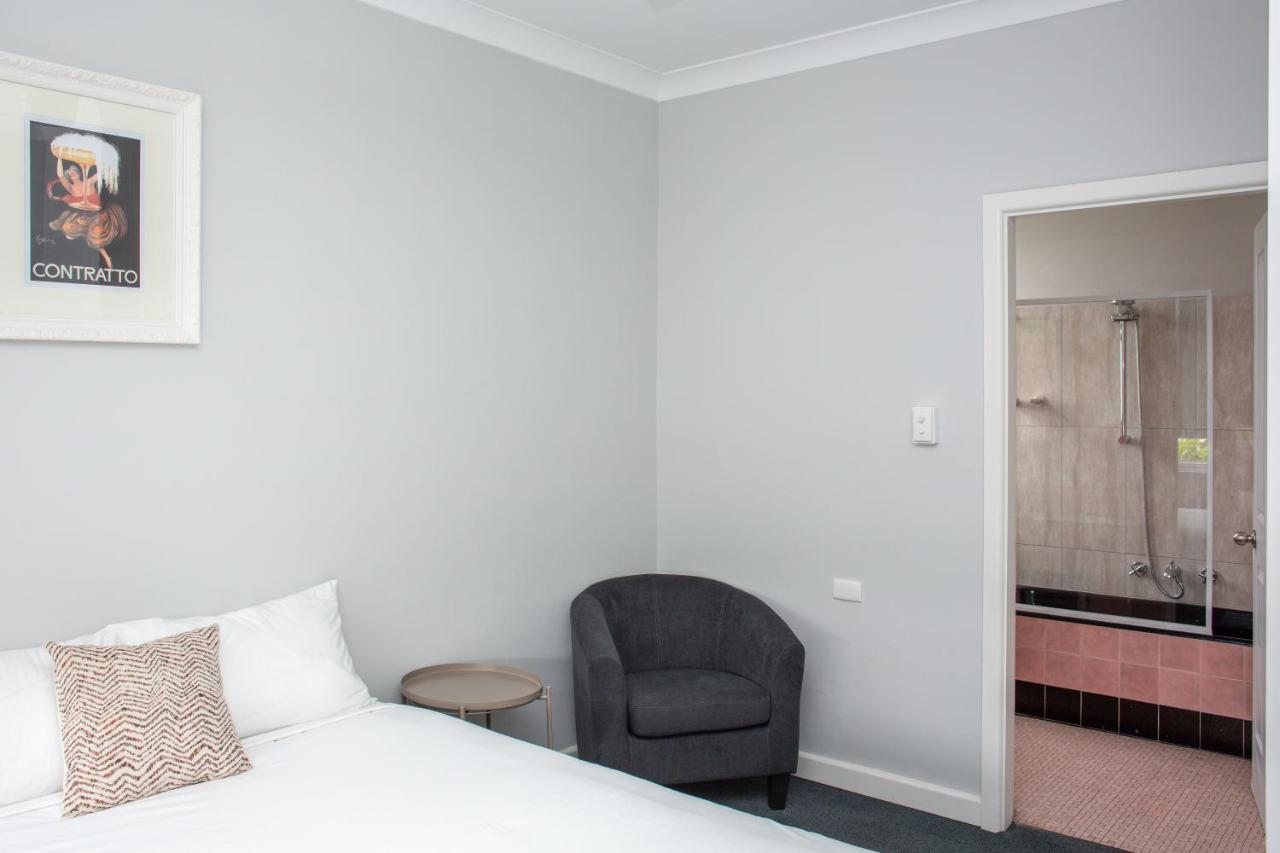 Five Island Hotel Cringila ภายนอก รูปภาพ